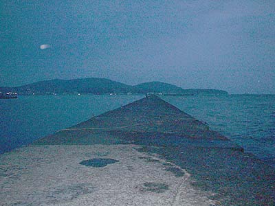 早朝の南防波堤