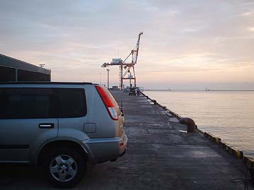 101122_0646hidari.jpg(17954 byte)
