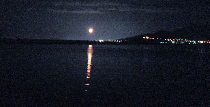 2203moon.jpg(79012 byte)