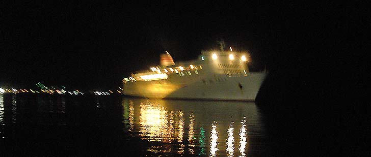 150518_2031ferry.jpg(55550 byte)