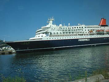 150901_1156nipponmaru.jpg(52439 byte)