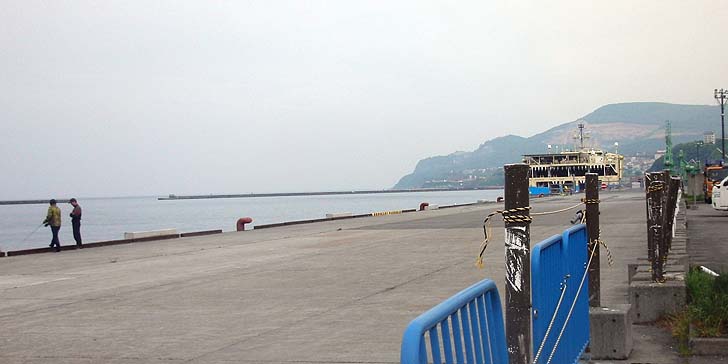 160524_1504ferry.jpg(58318 byte)