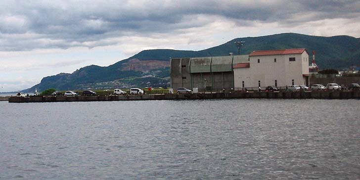 160615_1220ironai.jpg(68026 byte)