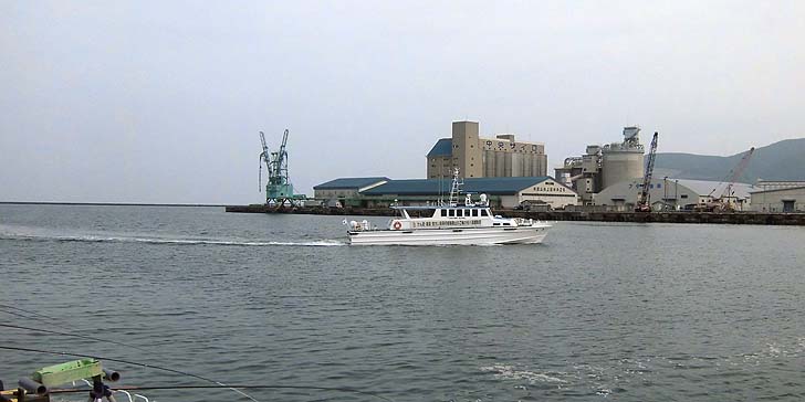 161005_1329fune.jpg(64045 byte)