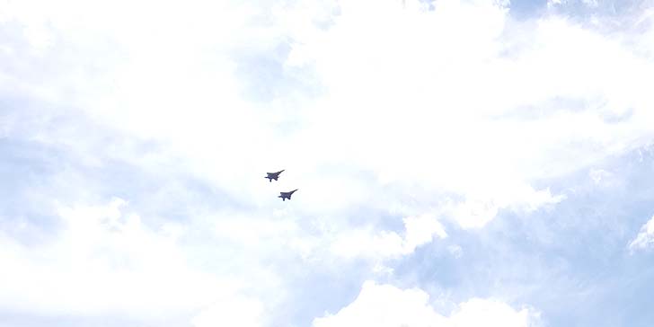170801_1341hikouki.jpg(35019 byte)