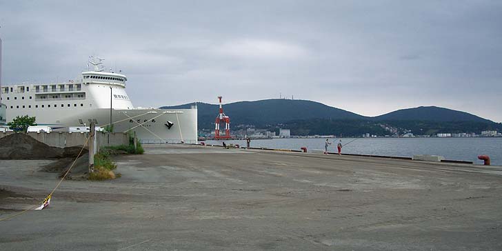 170811_1229ferryhidari.jpg(56648 byte)