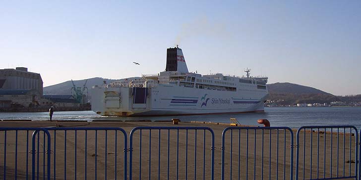 180417_1702ferry.jpg(60040 byte)
