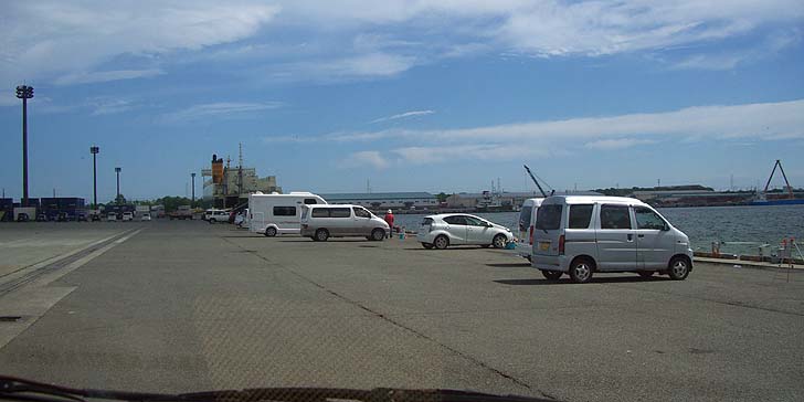 180622_1359container.jpg(59545 byte)