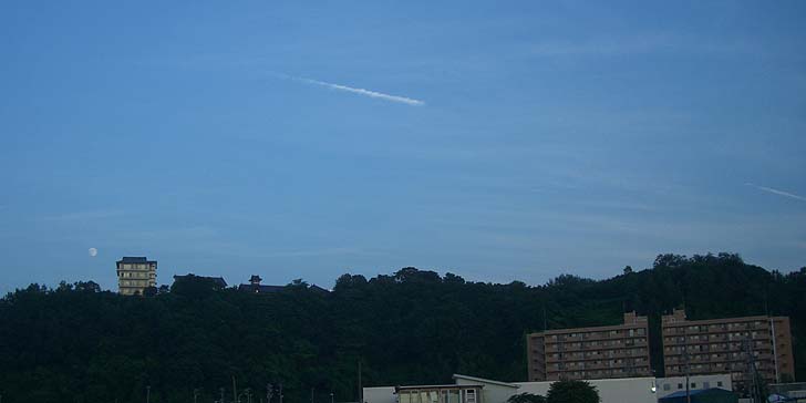 180725_1831hikoukigumo.jpg(41516 byte)