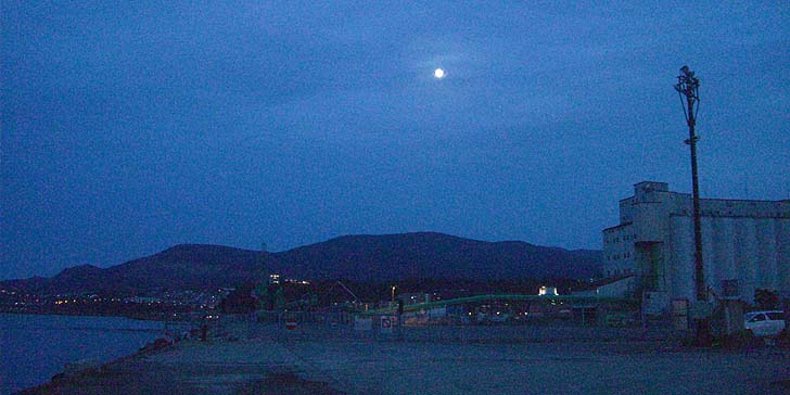 180823_1846tuki.jpg(66235 byte)