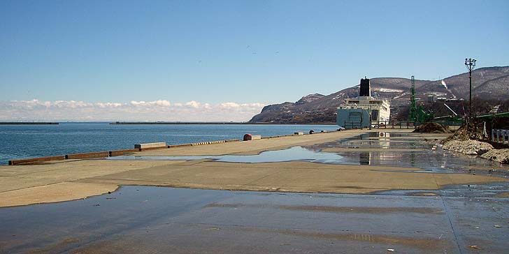 190408_1127ferry.jpg(53783 byte)