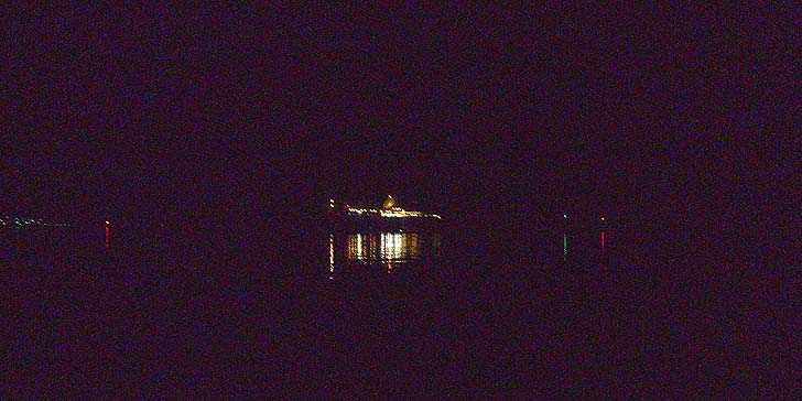 190428_2027ferry.jpg(64817 byte)