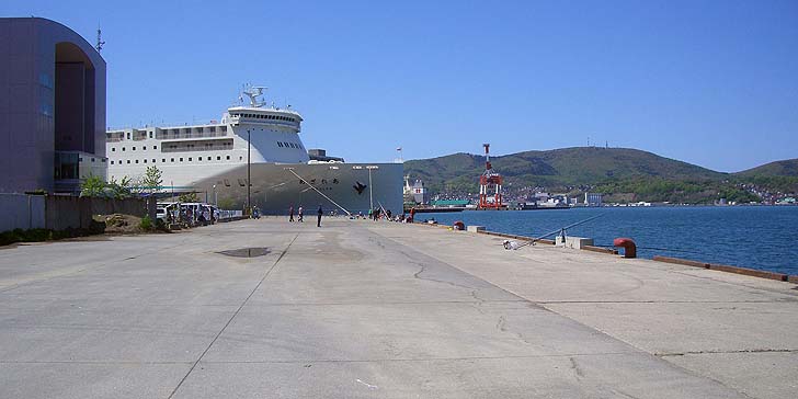 190513_1240ferry.jpg(52182 byte)