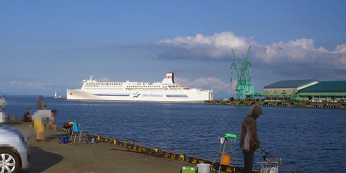 190827_1705ferry.jpg(54939 byte)