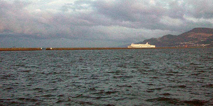 191007_1706ferry.jpg(79162 byte)