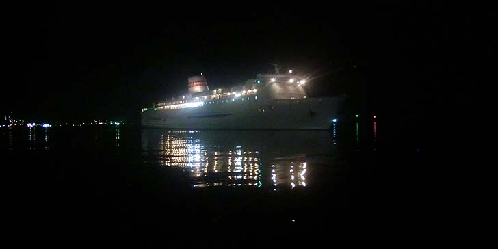 210429_2034ferry.jpg(26192 byte)