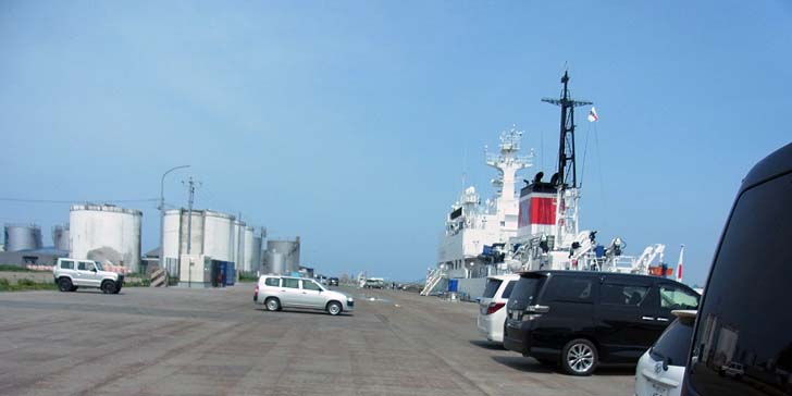 220512_1336hidari.jpg(35913 byte)