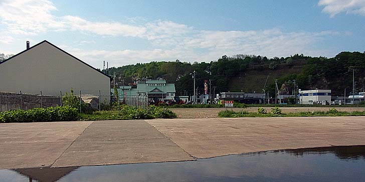 220520_1509usiro.jpg(59688 byte)