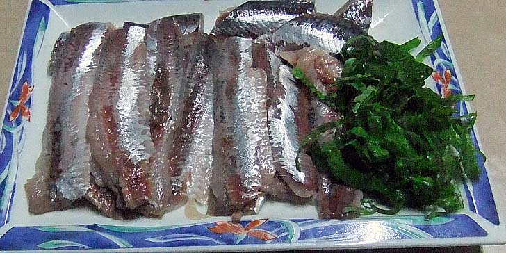 220804_r_sasimi.jpg(100418 byte)