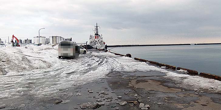 230301_1338hidari.jpg(63645 byte)