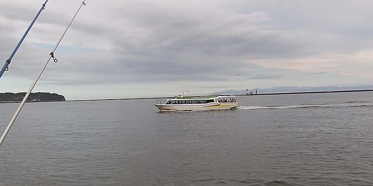 230818_1527kankousen.jpg(43578 byte)