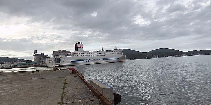 230818_1707ferry.jpg(61377 byte)
