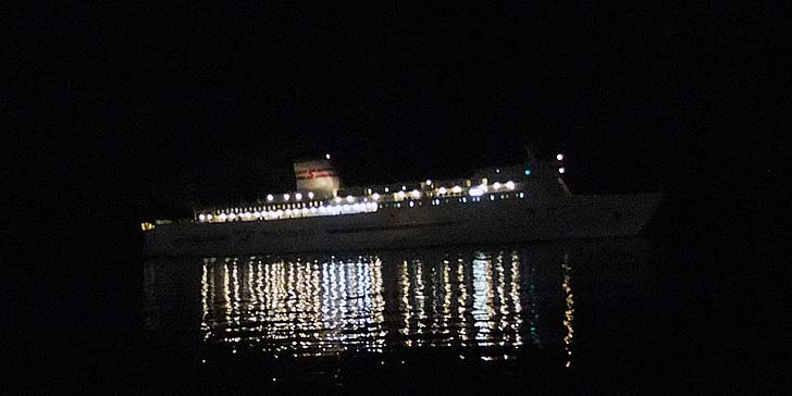 230818_1954ferry.jpg(47007 byte)