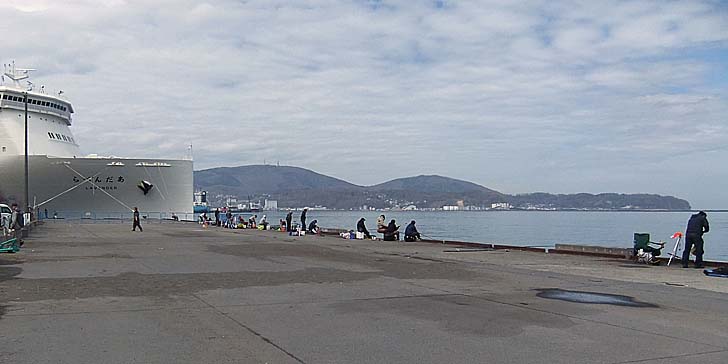 250424_1147ferry.jpg(47547 byte)