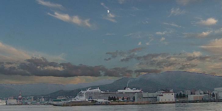 250930_1705tuki.jpg(41968 byte)